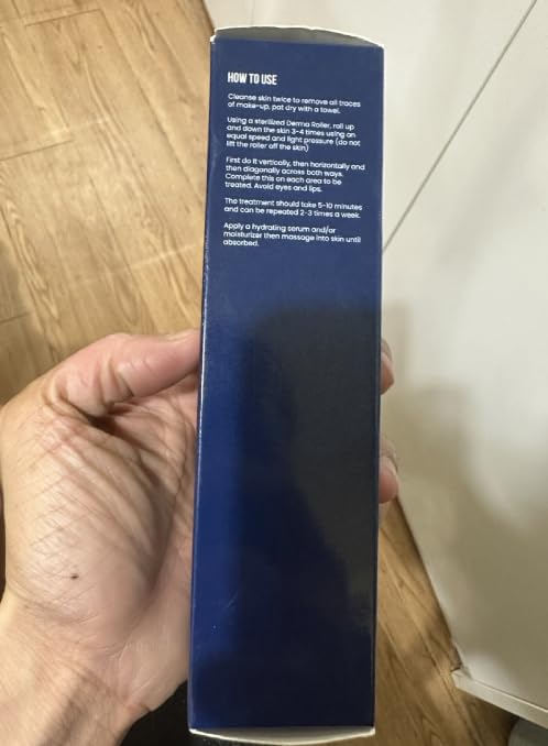 ROSELYNBOUTIQUE Derma Roller for Men & Women - Personal Cosmetic Beauty Tool 0.25mm - Titanium(Black Blue)