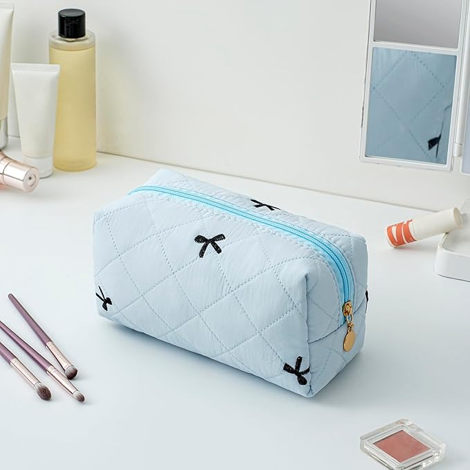 HHQQWZ Makeup Bag Travel Cosmetic Bag for Women Girls, Zipper Make Up Pouch, Floral Flowers Toiletry Organizer Makeup, Portable Storage Cosmetic Travel Cloth Bag (Sky Blue)