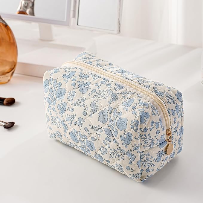 HHQQWZ Cute Square Floral Cotton Makeup Cosmetic Bag for Women Girls, Travel Quilted Zipper Make Up Bag, Square Flowers Organizer Case Kawaii Makeup Cosmetic Travel Cloth Pouch (Blue Floral)