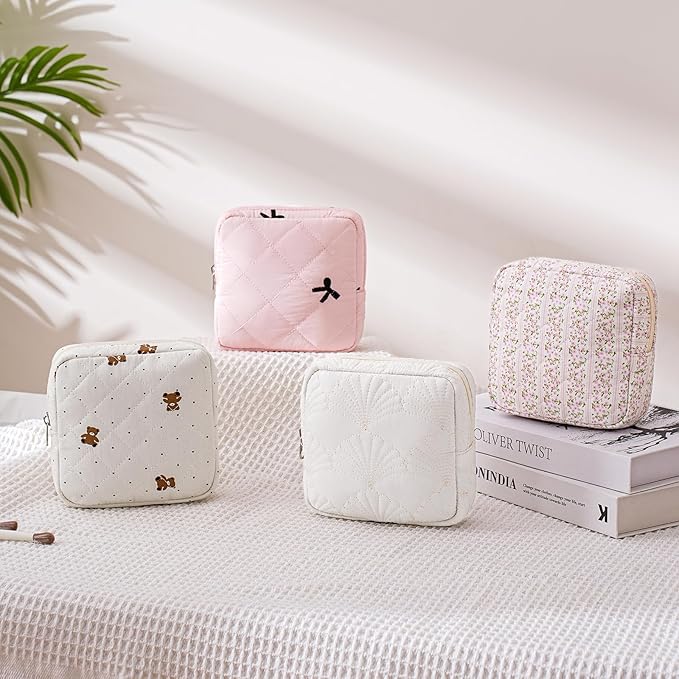 RSRSLEII Small Quilted Cosmetic Pouch for Purse, Mini Cotton Makeup Bag with Compartments, Cute Zipper Lipstick Holder for Women (15Dot Bear)