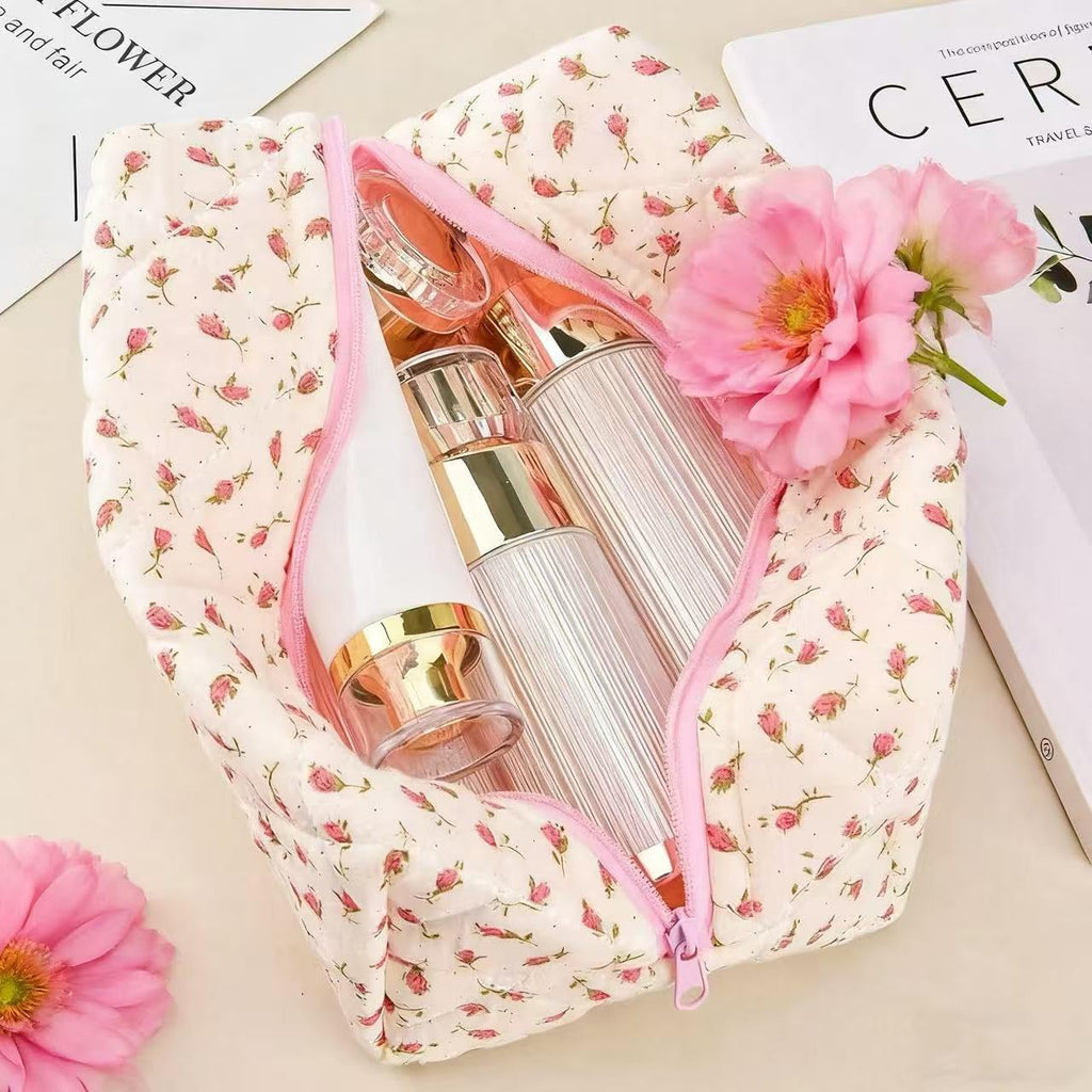 MZLUWM Floral Makeup Bag,Floral Quilted Makeup Pouch,Large Cosmetic Bag,Fashionable Travel Makeup Pouch, Cute Pink Makeup Bag,Puffy Coquette Make up Bag, Attractive Quilted Make up Bag