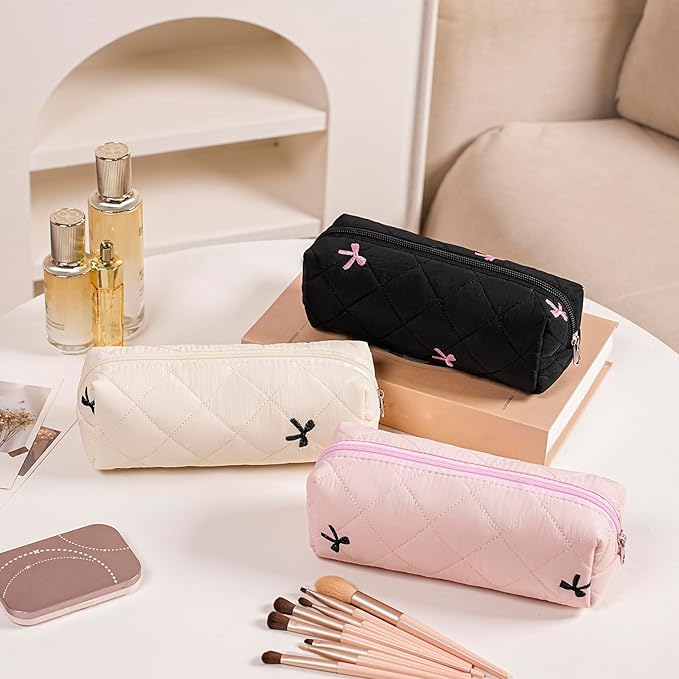 HHQQWZ Cute Floral Cotton Makeup Brush Cosmetic Bag for Women, Travel Quilted Zipper Make Up Bag, Flowers Toiletry Organizer Case Kawaii Makeup Cosmetic Travel Cloth Pouch (Black)