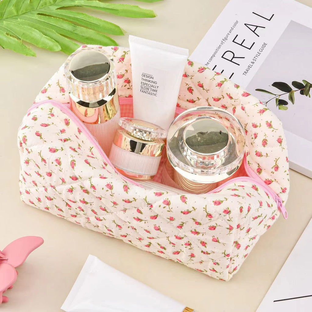 MZLUWM Floral Makeup Bag,Floral Quilted Makeup Pouch,Large Cosmetic Bag,Fashionable Travel Makeup Pouch, Cute Pink Makeup Bag,Puffy Coquette Make up Bag, Attractive Quilted Make up Bag