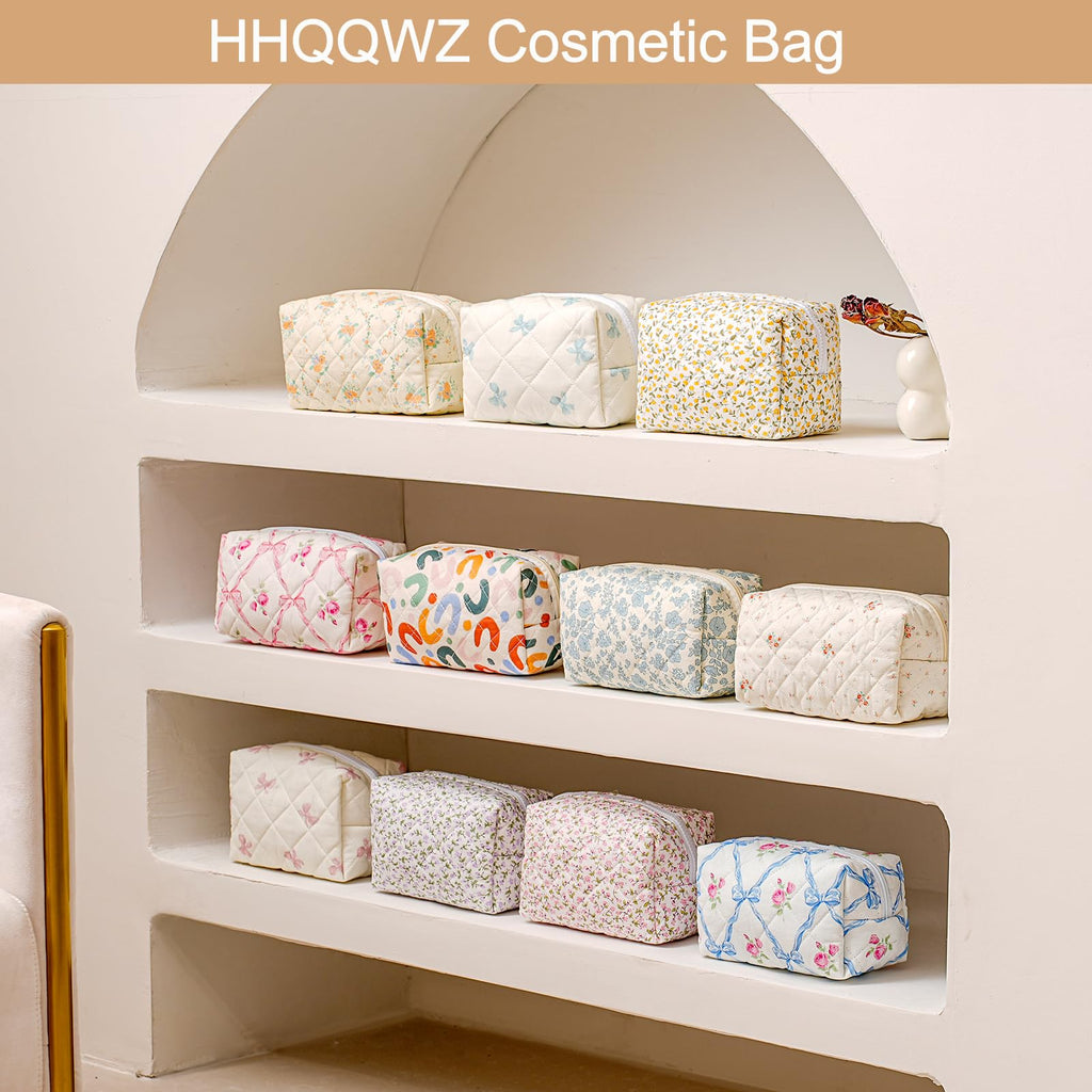 HHQQWZ Makeup Bag Travel Cosmetic Bag for Women Girls, Zipper Make Up Pouch, Floral Flowers Toiletry Organizer Makeup, Portable Storage Cosmetic Travel Cloth Bag (Large Blue Flowers)