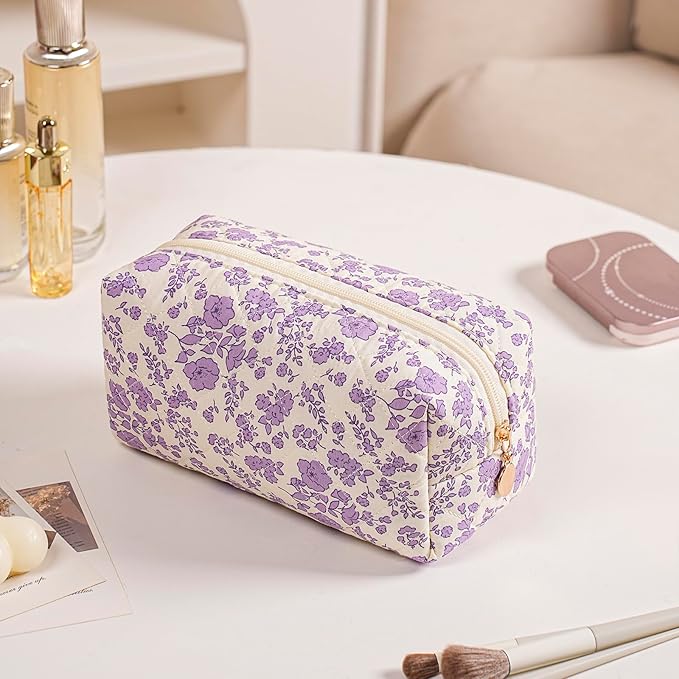 HHQQWZ Cute Square Floral Cotton Makeup Cosmetic Bag for Women Girls, Travel Quilted Zipper Make Up Bag, Square Flowers Organizer Case Kawaii Makeup Cosmetic Travel Cloth Pouch (Purple Floral)