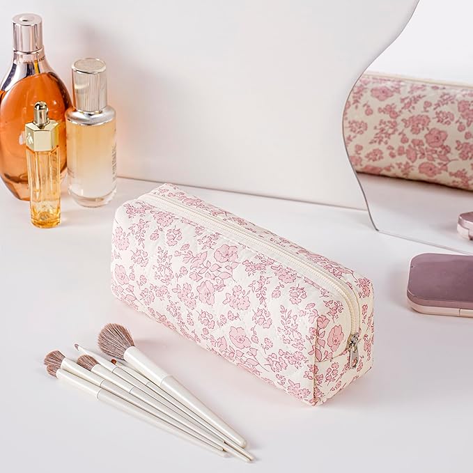 HHQQWZ Cute Floral Cotton Makeup Brush Cosmetic Bag for Women, Travel Quilted Zipper Make Up Bag, Flowers Toiletry Organizer Case Kawaii Makeup Cosmetic Travel Cloth Pouch (Big Pink Floral)