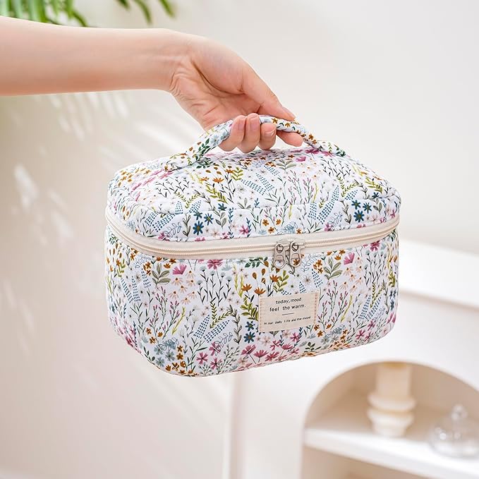 uekeboag Large Travel Quilted Makeup Bag for Women, Floral Cotton Cosmetic Bag, Coquette Aesthetic Floral Toiletry Organizer Bag(Spring flower
