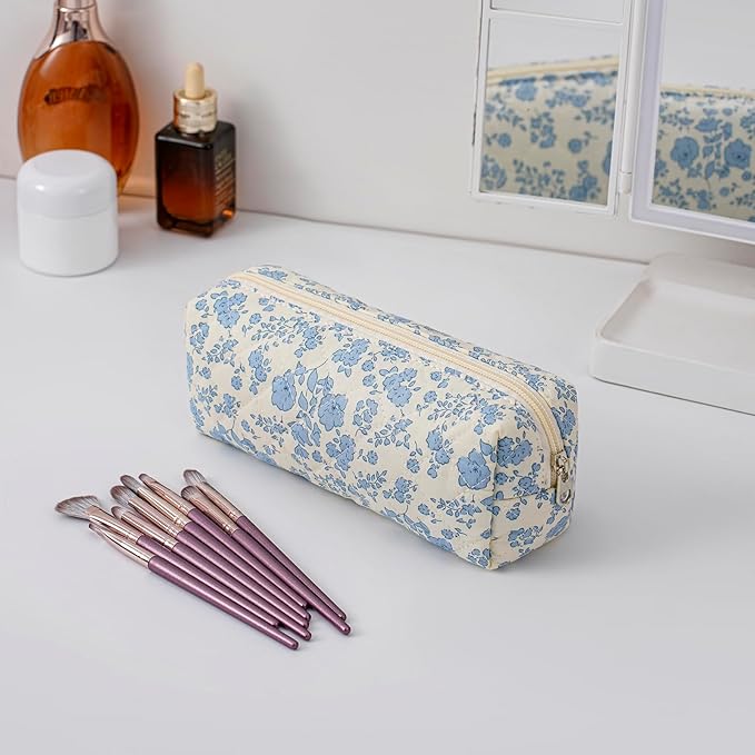WHHJM Cute Floral Makeup Brush Bag Small Cotton Quilted Cosmetic Bag for Women Travel Toiletry Zipper Make Up Pouch (Blue Floral)