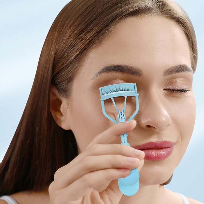 ODELY Eyelash Curler with Pads, Lash Curler with 10 Extra Silicone Replacement Pads, Comfortable Grip for Effortless Curling – Eyelashes for The Perfect Eye Contour (Crystal Blue)