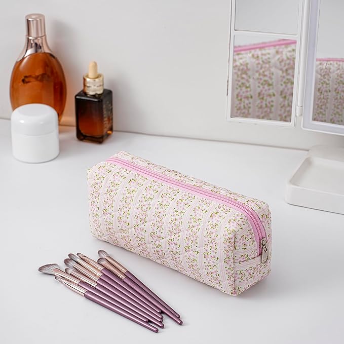 HHQQWZ Cute Floral Cotton Makeup Brush Cosmetic Bag for Women, Travel Quilted Zipper Make Up Bag, Flowers Toiletry Organizer Case Kawaii Makeup Cosmetic Travel Cloth Pouch (Pink+Purple Floral)
