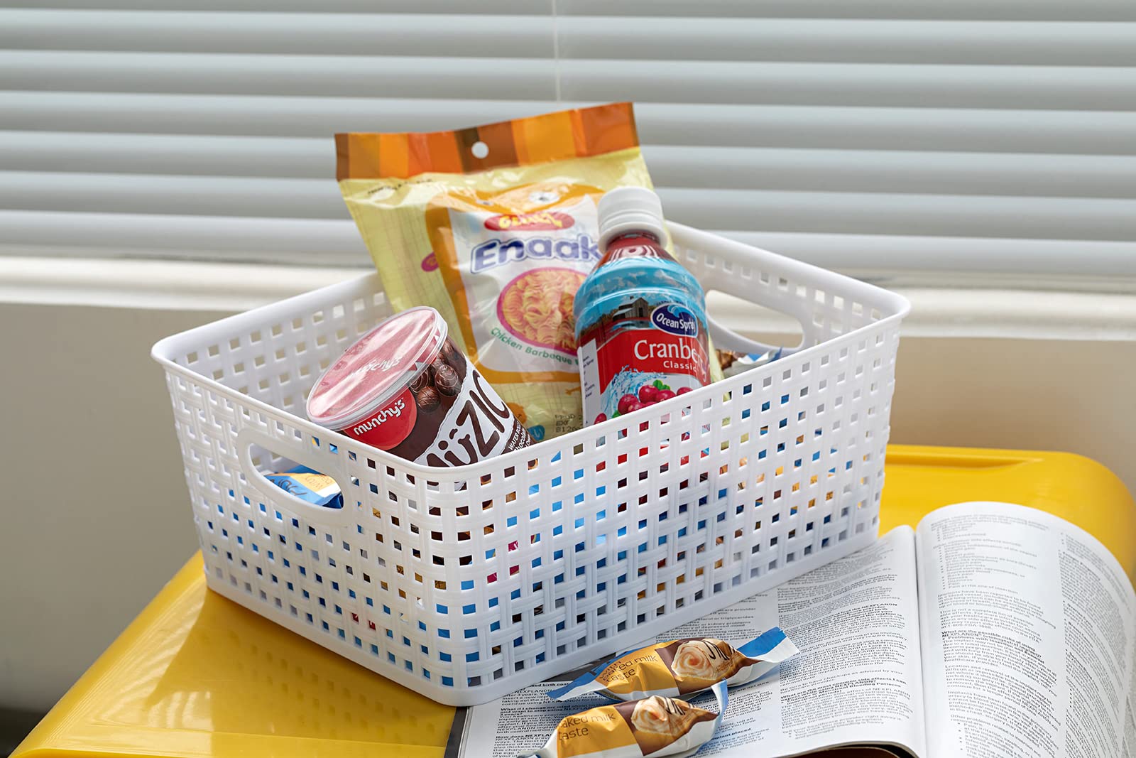 Eslite Plastic Storage Baskets for Organizing,11"X8.5"X4.7",Pack of 4 (White)