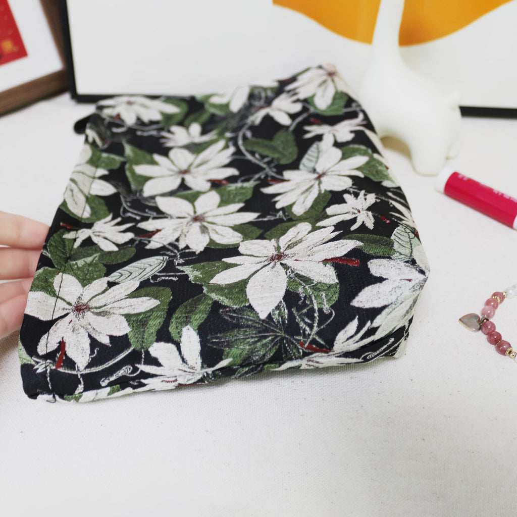 HAPPYHEIDI Large Makeup Bag Travel Cosmetic Pouch, White Florals