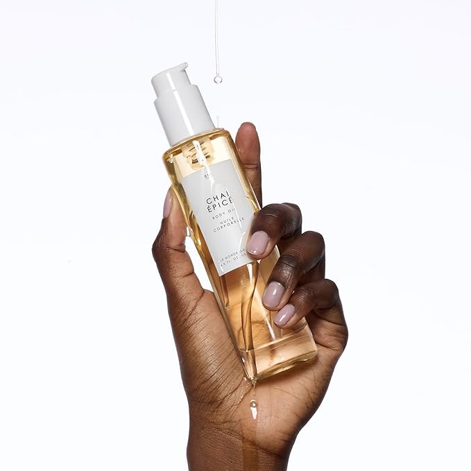 Le Monde Gourmand Chai Épicé Perfumed Body Oil for Women, Violet Fig, Muguet Musk & Blonde Woods Chai Scent, Vegan & Cruelty Free, 4 fl oz (118 ml)