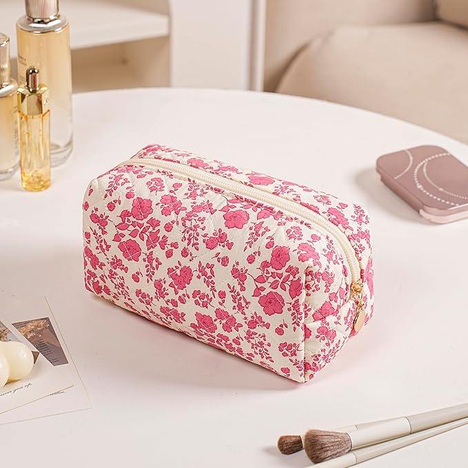 HHQQWZ Cute Square Floral Cotton Makeup Cosmetic Bag for Women Girls, Travel Quilted Zipper Make Up Bag, Square Flowers Organizer Case Kawaii Makeup Cosmetic Travel Cloth Pouch (Red Floral)
