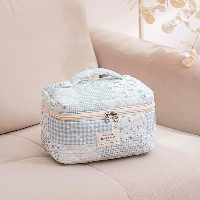 uekeboag Large Travel Quilted Makeup Bag for Women, Floral Cotton Cosmetic Bag, Coquette Aesthetic Floral Toiletry Organizer Bag(Blue Patchwork