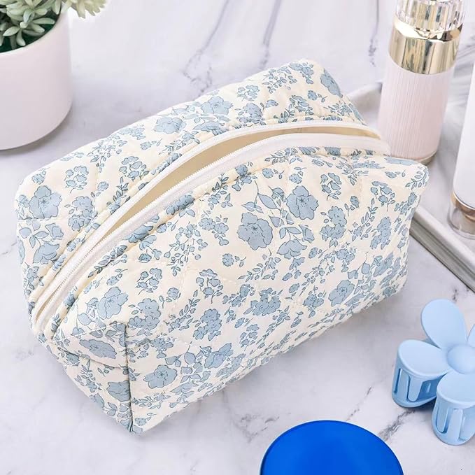 MZLUWM Puffy Coquette Floral Quilted Makeup Bag - Large Fashionable Travel Pouch, Cute Blue