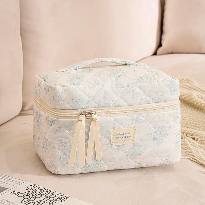 uekeboag Large Travel Quilted Makeup Bag for Women, Floral Cotton Cosmetic Bag, Coquette Aesthetic Floral Toiletry Organizer Bag (06BlueRose)