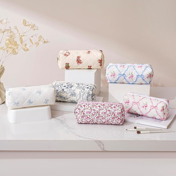 HHQQWZ Cute Floral Cotton Makeup Brush Cosmetic Bag for Women, Travel Quilted Zipper Make Up Bag, Flowers Toiletry Organizer Case Kawaii Makeup Cosmetic Travel Cloth Pouch (Red Floral)