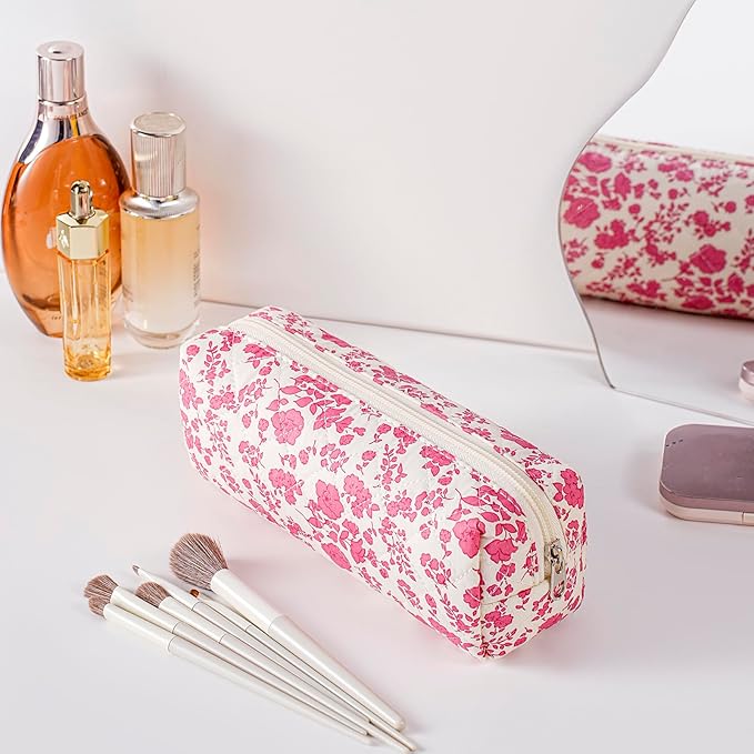 HHQQWZ Cute Floral Cotton Makeup Brush Cosmetic Bag for Women, Travel Quilted Zipper Make Up Bag, Flowers Toiletry Organizer Case Kawaii Makeup Cosmetic Travel Cloth Pouch (Big Red Floral)