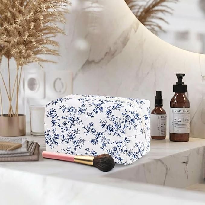 MZLUWM Floral Makeup Bag,Floral Quilted Make Up Bag,Large Cosmetic Bag,Fashionable Travel Makeup Pouch, Cute Portable Storage Bag,Puffy Coquette Makeup Bag, Attractive Quilted Pouch