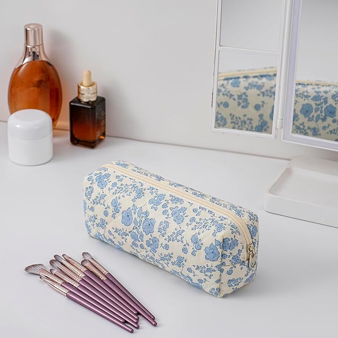 HHQQWZ Cute Floral Cotton Makeup Brush Cosmetic Bag for Women, Travel Quilted Zipper Make Up Bag, Flowers Toiletry Organizer Case Kawaii Makeup Cosmetic Travel Cloth Pouch (Blue+Red Floral)