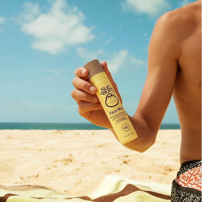 Sun Bum Original SPF 45 Sunscreen Mist - Broad Spectrum Moisturizing Facial Sunscreen Spray with Vitamin E - Hawaii 104 Act Compliant (Made without Octinoxate & Oxybenzone) - Travel Size - 3.4 oz