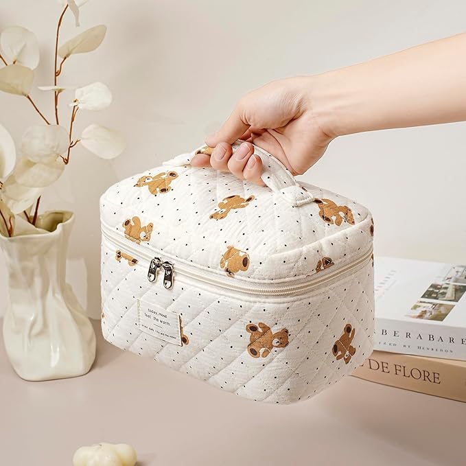 uekeboag Large Travel Quilted Makeup Bag for Women, Floral Cotton Cosmetic Bag, Coquette Aesthetic Floral Toiletry Organizer Bag(Dot Bear