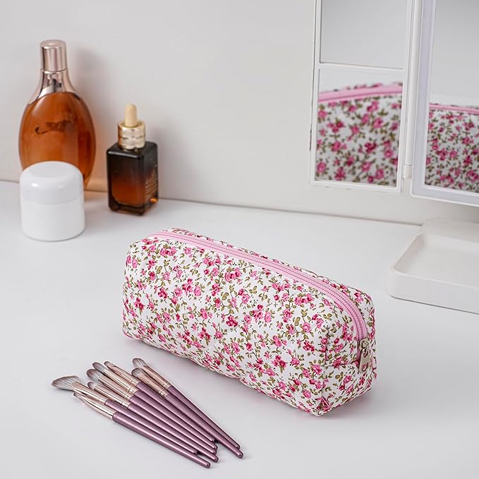 HHQQWZ Cute Floral Cotton Makeup Brush Cosmetic Bag for Women, Travel Quilted Zipper Make Up Bag, Flowers Toiletry Organizer Case Kawaii Makeup Cosmetic Travel Cloth Pouch (Red Floral)