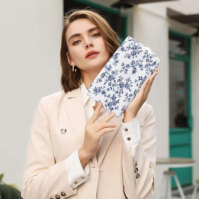 MZLUWM Floral Makeup Bag,Floral Quilted Make Up Bag,Large Cosmetic Bag,Fashionable Travel Makeup Pouch, Cute Portable Storage Bag,Puffy Coquette Makeup Bag, Attractive Quilted Pouch