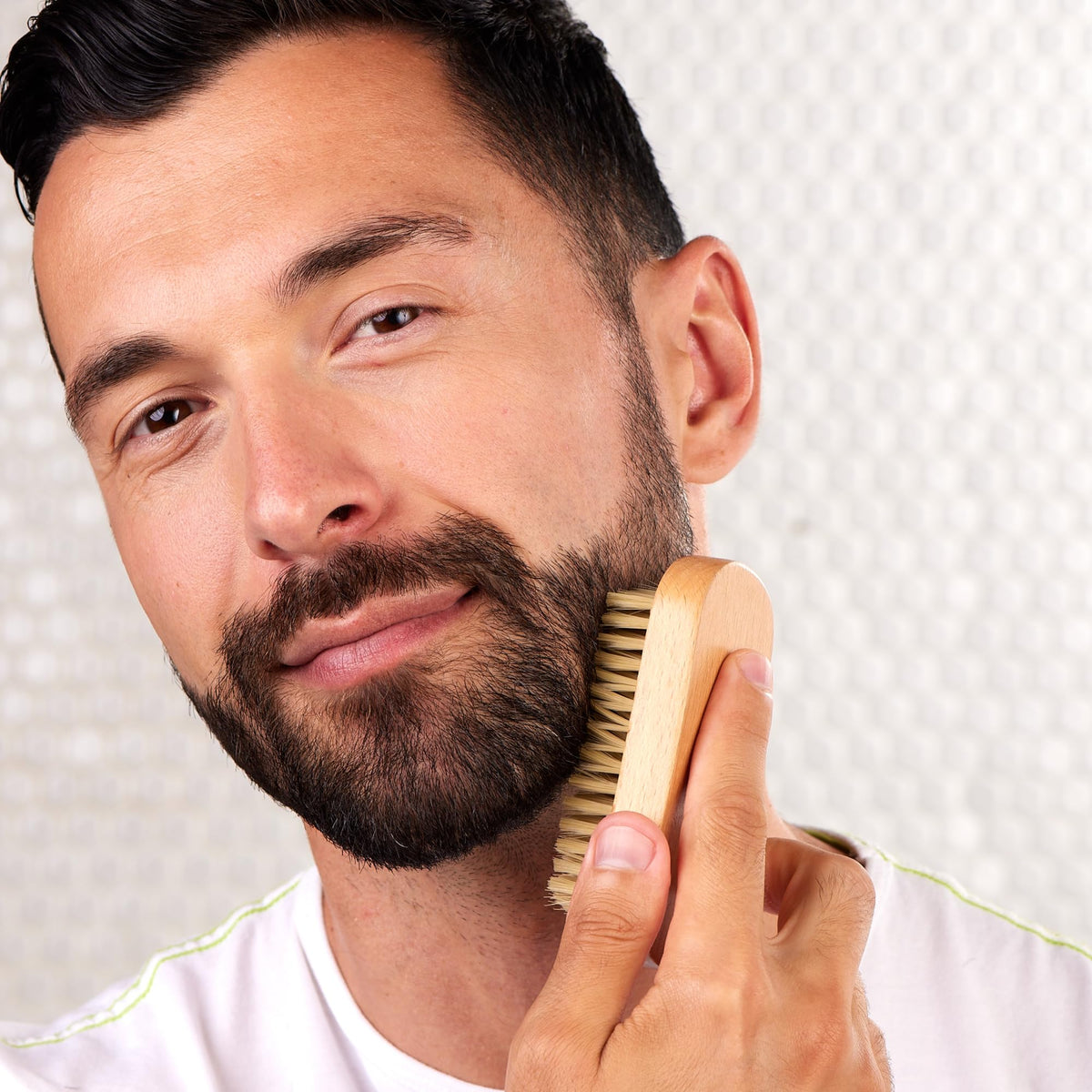Cremo Beard Brush for Men, 100% Boar Bristles & Wood Handle
