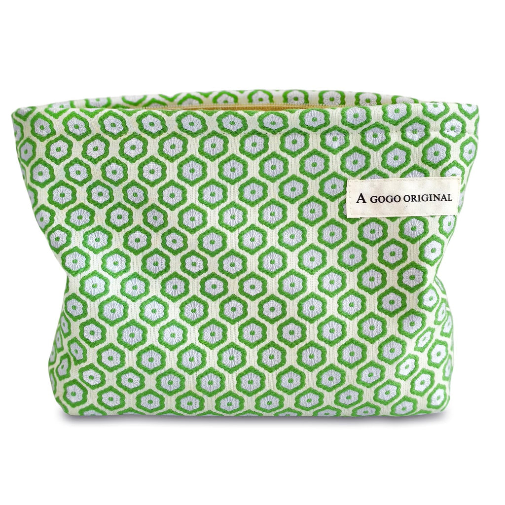 STARDW Aesthetic Floral Makeup Bag Cute Small Cosmetic Bags for Women Girls, Travel Toiletry Bag Large Capacity Zipper Makeup Pouch, Purse Organizer Pouches (Fresh)