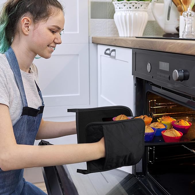 YEKOO 2Pcs Cotton and Neoprene Oven Pads Pot Holders with Pocket 8"x8.5" Dual-Function Hot Pad Set for Finger Hand Wrist Protection Heat Resistant to 428°F,Gray