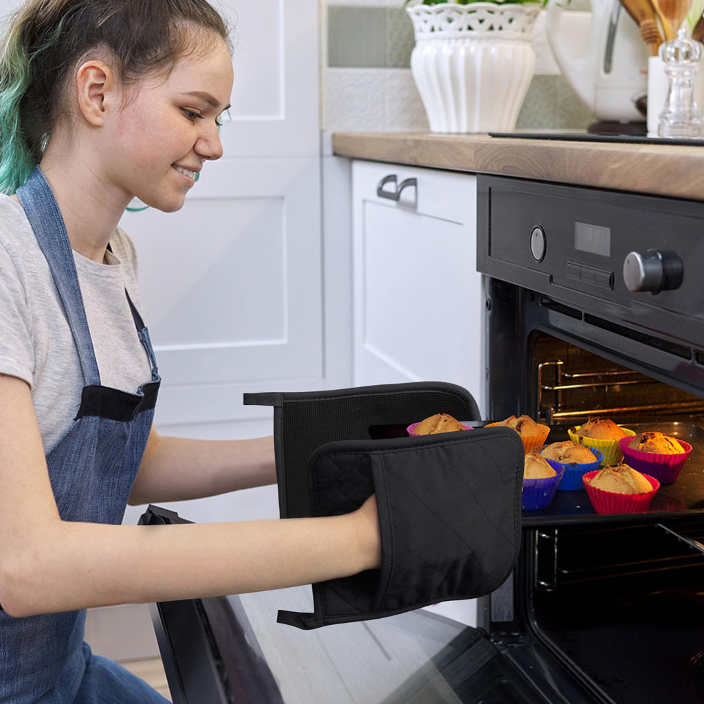 YEKOO 2Pcs Cotton and Neoprene Oven Pads Pot Holders with Pocket 8"x8.5" Dual-Function Hot Pad Set for Finger Hand Wrist Protection Heat Resistant to 428°F,Black