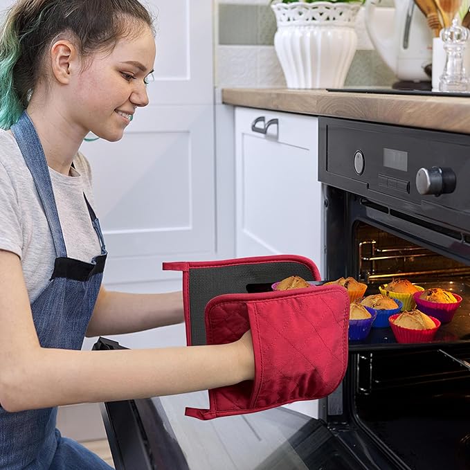 YEKOO 2Pcs Cotton and Neoprene Oven Pads Pot Holders with Pocket 8"x8.5" Dual-Function Hot Pad Set for Finger Hand Wrist Protection Heat Resistant to 428°F,Red