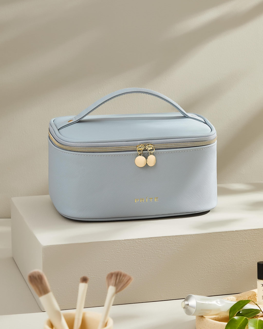 Prite Makeup Bag, Large Capacity Cosmetic Bag for Women and Girls, Waterproof PU Leather Travel Makeup Case, Toiletry Organizer with Handle and Divider for Skincare and Brushes - Blue