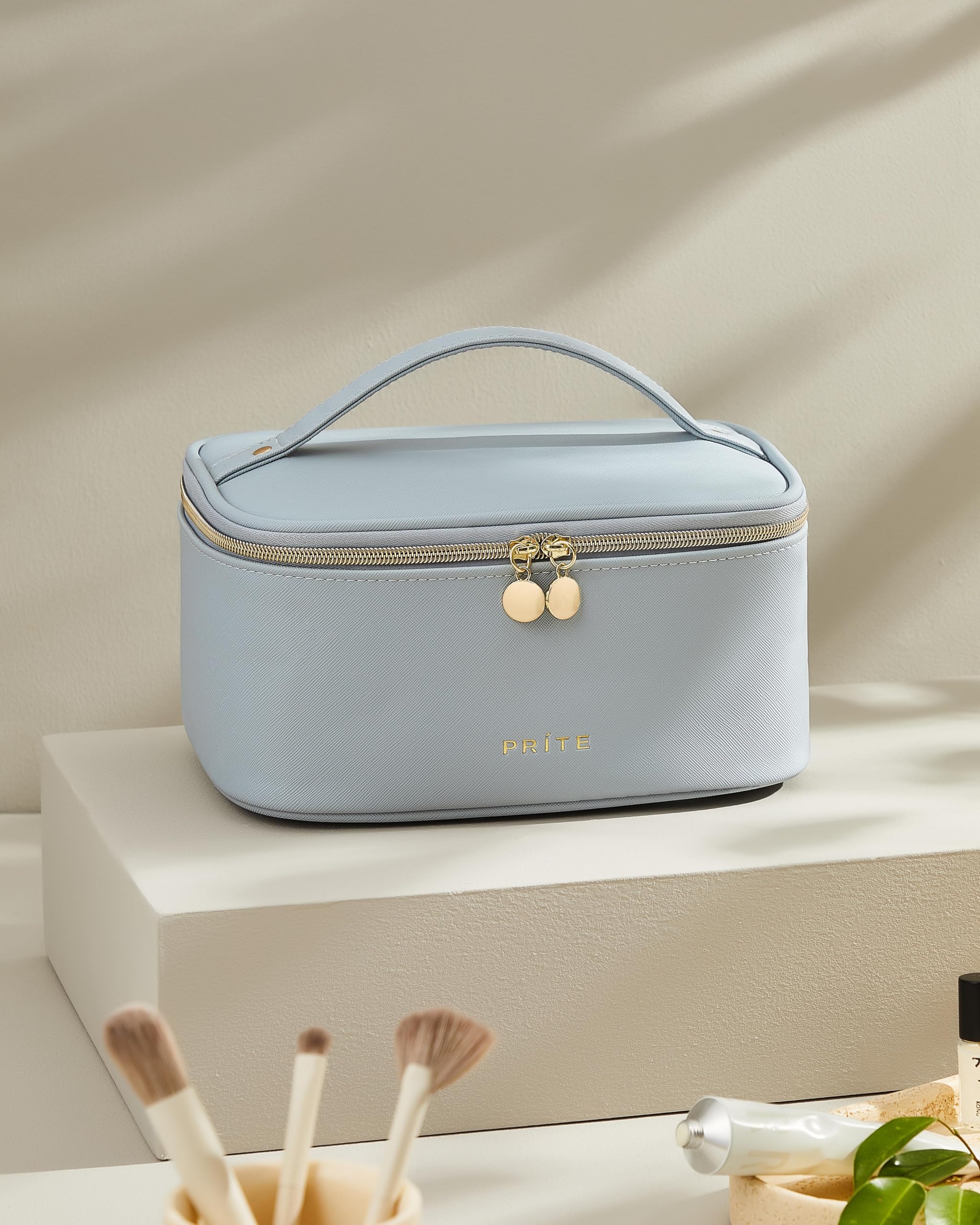 Prite Makeup Bag, Large Capacity Cosmetic Bag for Women and Girls, Waterproof PU Leather Travel Makeup Case, Toiletry Organizer with Handle and Divider for Skincare and Brushes - Blue