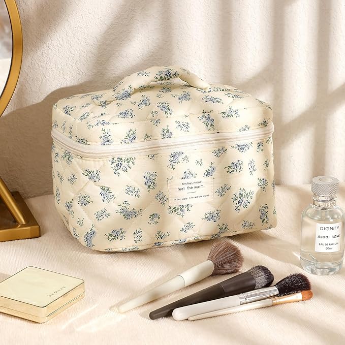 uekeboag Large Travel Quilted Makeup Bag for Women, Floral Cotton Cosmetic Bag, Coquette Aesthetic Floral Toiletry Organizer Bag(Blue Pattern
