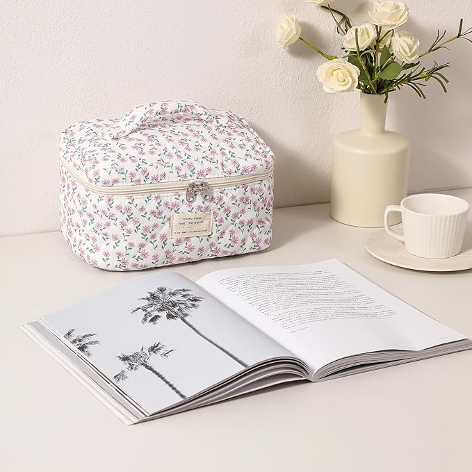 uekeboag Large Travel Quilted Makeup Bag for Women, Floral Cotton Cosmetic Bag, Coquette Aesthetic Floral Toiletry Organizer Bag(Little Purple Flower