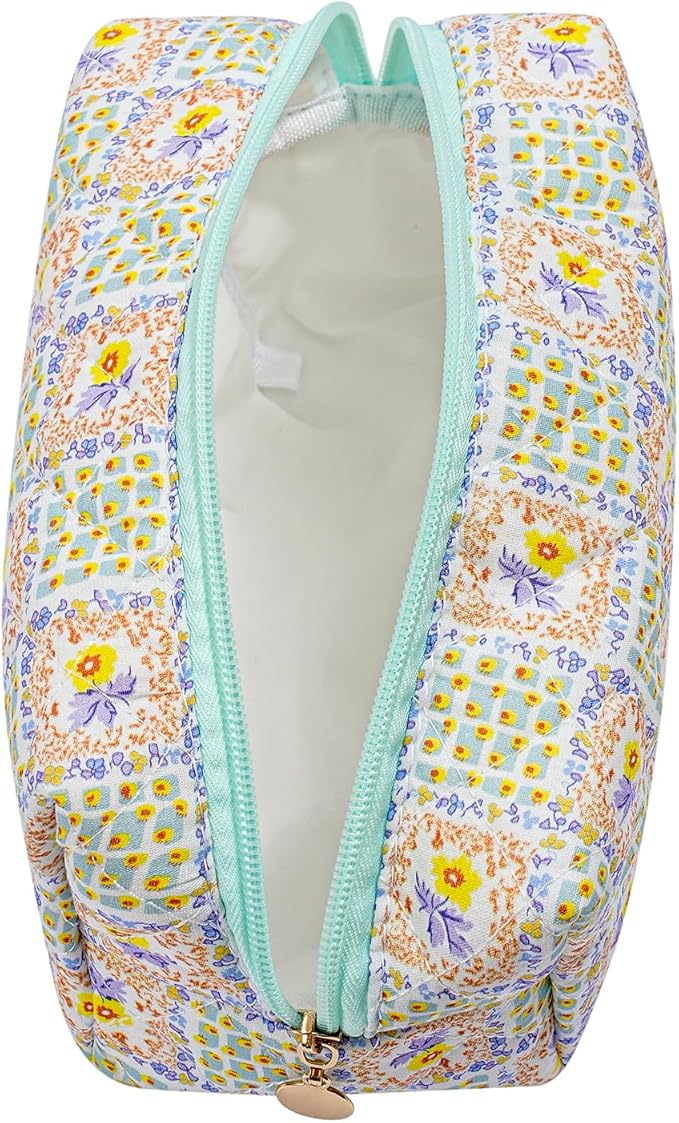 HHQQWZ Makeup Bag Travel Cosmetic Bag for Women Girls, Zipper Make Up Pouch, Floral Flowers Toiletry Organizer Makeup, Portable Storage Bag, Cosmetic Travel Cloth Bag (Green Checkered Floral)