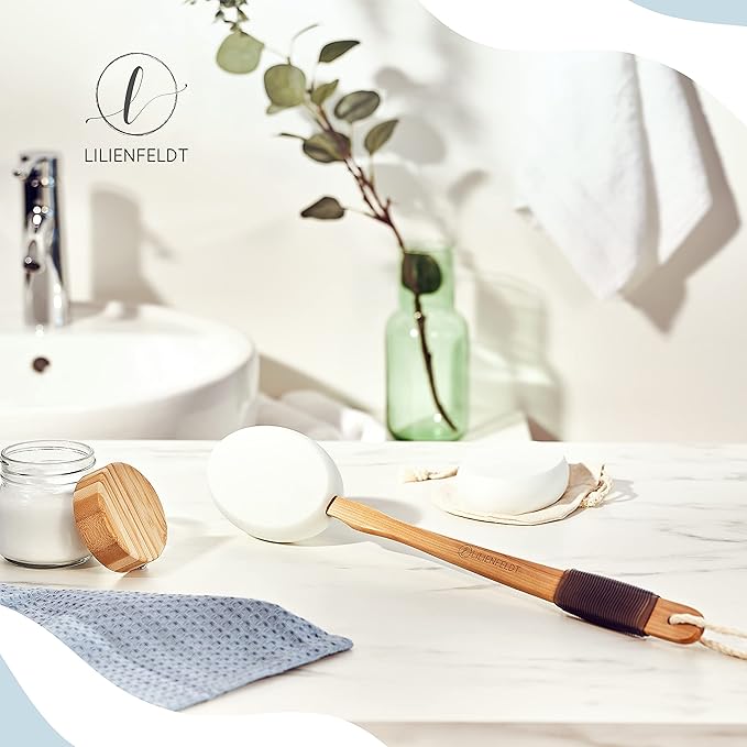 Lilienfeldt Bamboo Back Brush - Eco-Friendly Long Handled Lotion Applicator - Moisturizing - SKIN CLEANING BRUSH