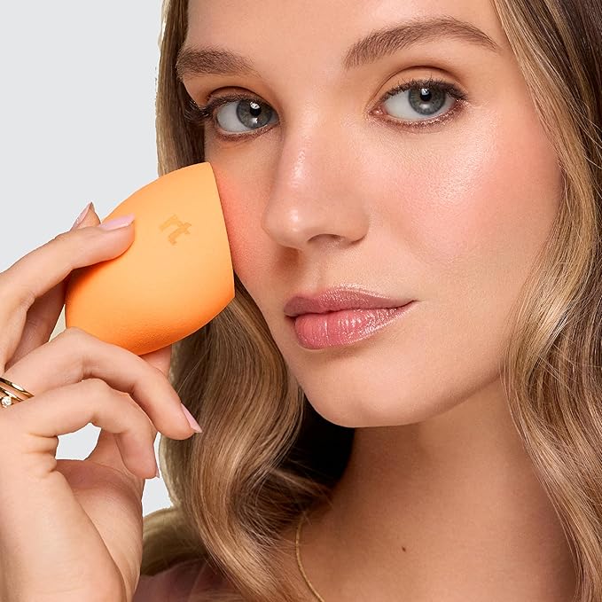 Real Techniques Miracle Complexion Sponge, For Applying Liquid & Cream Foundation, Skin Tint & Concealer, Makeup Blending Sponge, Natural Finish, Latex-Free & Cruelty-Free