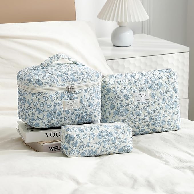 uekeboag 3Pcs Large Travel Quilted Makeup Bag for Women, Floral Cotton Cosmetic Bag, Coquette Aesthetic Floral Toiletry Organizer Bag(3Pcs LightBlue